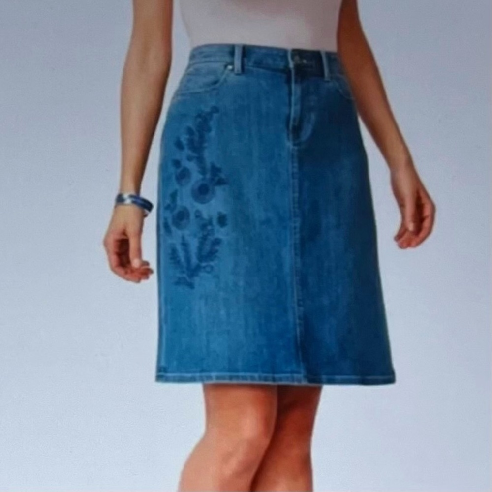 Talbot’s Embroidered Floral Design Medium Wash 5 Pocket Jean Skirt Skirt Size 4